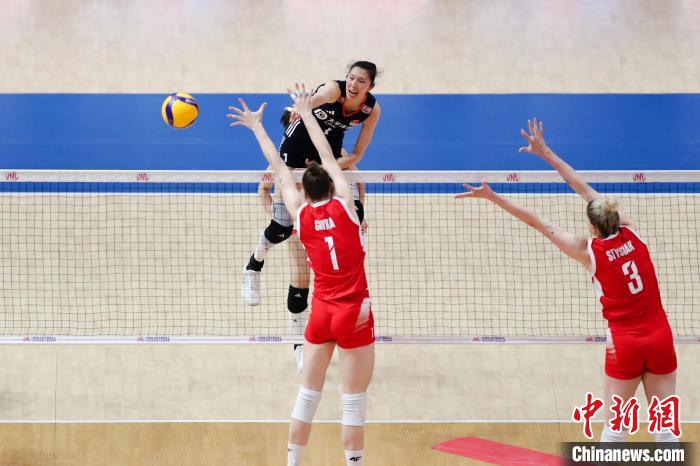 世界女排联赛北京站：中国女排以1-3不敌波兰，