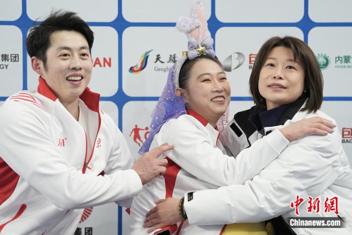 十四冬花滑公开组诞生两金：双人滑和女单分别