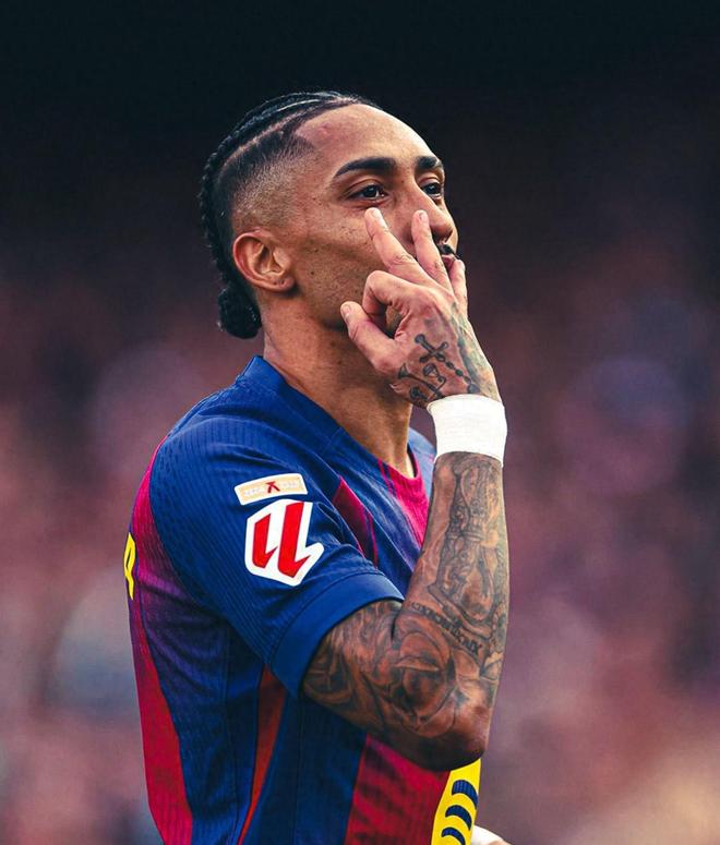 拉菲尼亚帽子戏法力助巴萨5-2大胜塞维利亚重夺