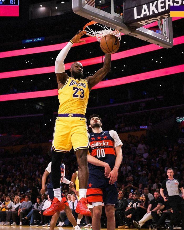 勒布朗·詹姆斯40岁高龄达成三双成就创NBA纪录