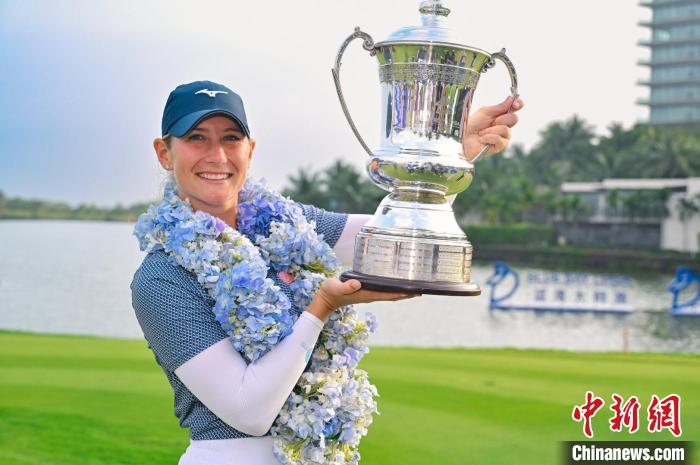 贝莉·塔蒂在蓝湾大师赛以269杆夺冠并刷新72洞纪